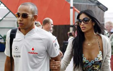 Hubungan Nicole Schezinger (kanan) dan Lewis Hamilton (kiri) dilaporkan mungkin berakhir. foto-AP 