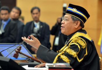 Pandikar Amin memulakan tugasnya sebagai Yang Dipertua Dewan Rakyat yang baru.Foto RAJA FAISAL HISHAN/The Star