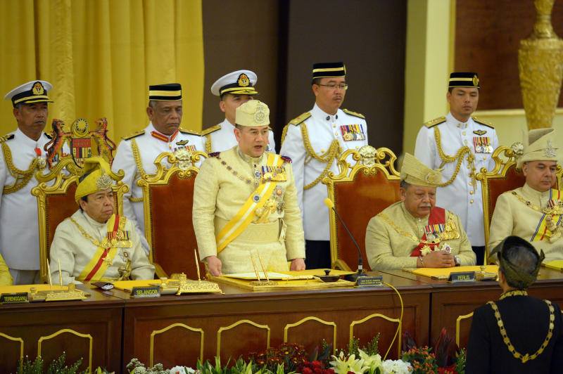 Sultan Muhammad V Lafaz Sumpah Jawatan Yang di-Pertuan ...