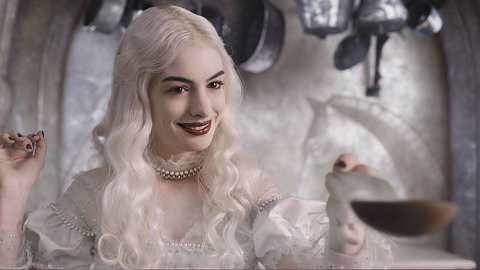 White Queen lakonan Anne Hathaway.