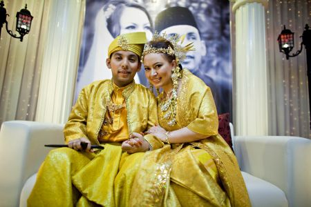 Cat kini sah bergelar isteri Shahruddin. -foto Shutterspeak Studio