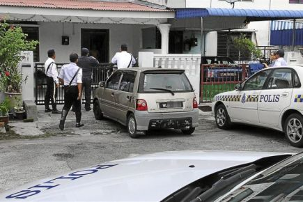 Polis trafik Ipoh mengesan pesalah trafik ini dari rumah ke rumah.  