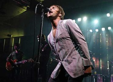 Penyanyi kumpulan rock British Oasis, Liam Gallagher ketika membuat persembahan di Winterthur, Switzerland. foto-AP
