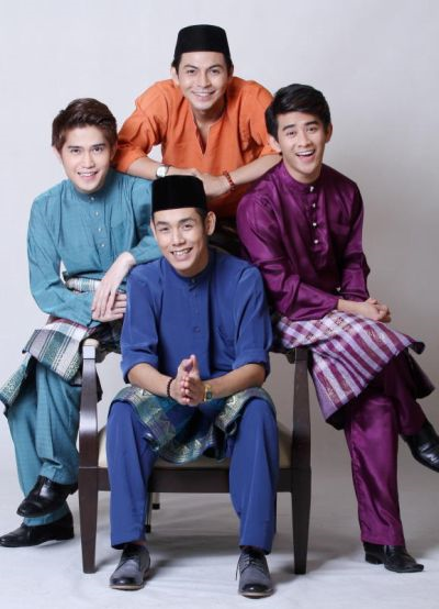 Kumpulan Forteen yang kini popular dengan lagu Seperti Dulu dianggotai Izzue Islam (baju jingga), One (baju ungu), Ameer (baju biru) dan Ariz (baju turquoise). - Foto oleh AZLINA ABDULLAH