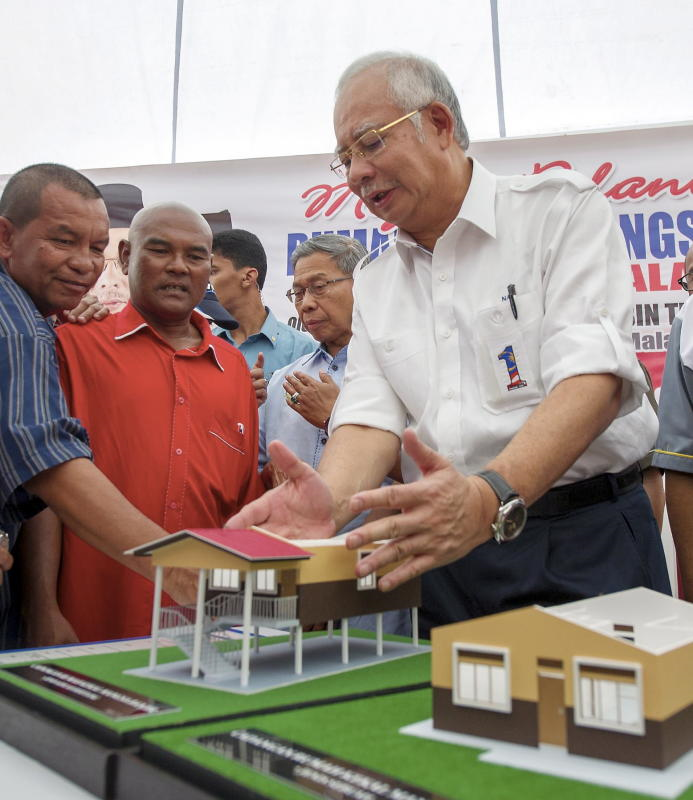 Najib Lancar Pembinaan Rumah Kekal Mangsa Banjir Di Manek Urai Semasa Mstar