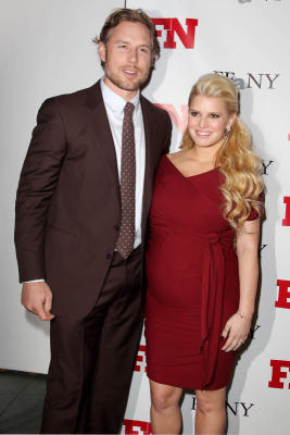 Eric Johnson dan Jessica Simpson. 