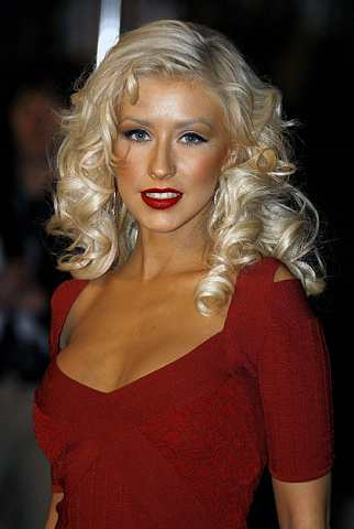 Penyanyi Christina Aguilera suka bekerja pada waktu malam dan beliau sekarang sukar berbuat demikian selepas bergelar ibu. -Foto REUTERS