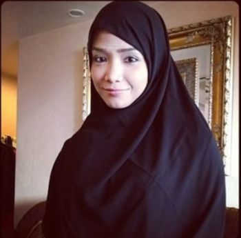 Ummi Nazeera kini sudah pun berhijab.