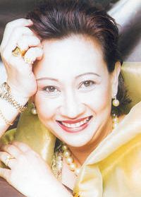 Pelakon yang berasal dari Singapura, Una Angelia Oliveiro ditemui mati dibunuh pada 14 November 2001