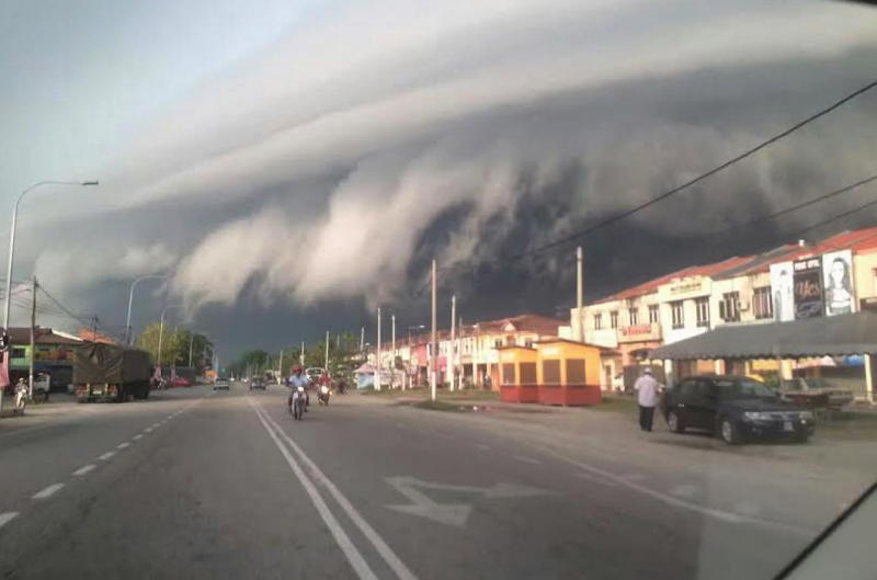 Awan Luar Biasa Di Langkap Fenomena Semula Jadi - Semasa ...