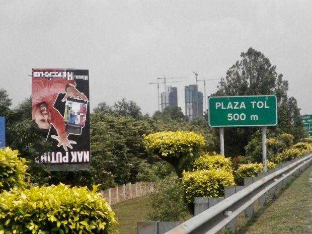 Teleng Kepala Di Lebuh Raya Semasa Mstar