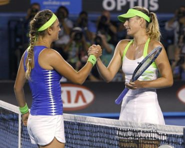 Sharapova (kanan) mengucapkan tahniah kepada Azarenka selepas tamat perlawanan akhir Terbuka Australia, Sabtu. 