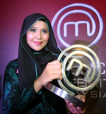 Syura merangkul gelaran juara program MasterChef Selebriti Malaysia musim kedua.Foto M. Azhar Arif/The Star.