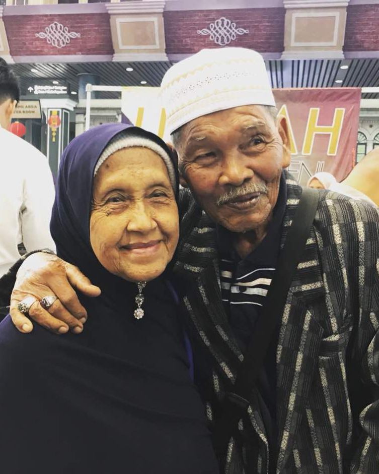 23 Artis Veteran Berangkat Kerjakan Umrah - Hiburan  mStar