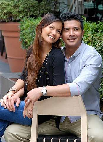 Aaron Aziz Bersama Istarinya, Diyana Halik