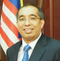  Datuk Seri Salleh  Said Keruak