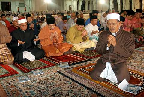  Ulang tahun jubli perak TV3 disambut dengan penuh kesyukuran apabila stesen tv berkenaan mengadakan solat hajat dan bacaan di Masjid Wilayah baru-baru ini. Foto The Star Oleh: AZLINA ABDULLAH.