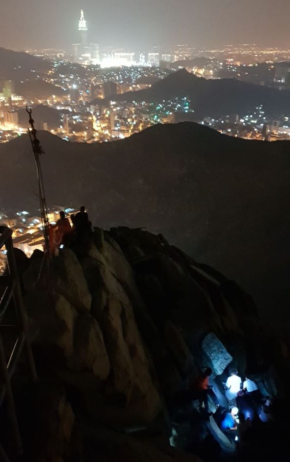 Gua hira terletak di