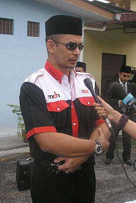 Norman ketika ditemubual oleh wartawan di perkarangan Mahkamah Rendah Syariah Gombak Timur semalam.