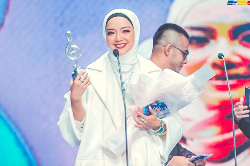 Mira Filzah Paling Popular Menang Besar Di Abpbh32 Hiburan Mstar