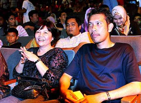 Kakak Tua: Antara 'angan-angan' Tiara dan Raja Azmi? - Hiburan | mStar