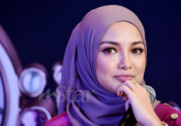 Neelofa Tak Kecil Hati Jadi Bahan Lawak Mlm 2017 Hiburan Mstar