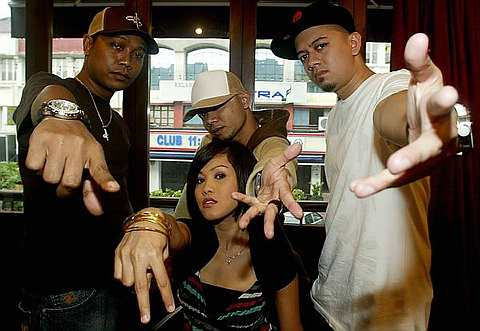 Ahli Fiqir ketika mengeluarkan album 'Rap Untuk Rakyat' pada 2007. (Dari kiri) Daly, Dayat, Samsol dan DJ Cza.-foto THE STAR oleh ABDUL RAHMAN SENIN
 