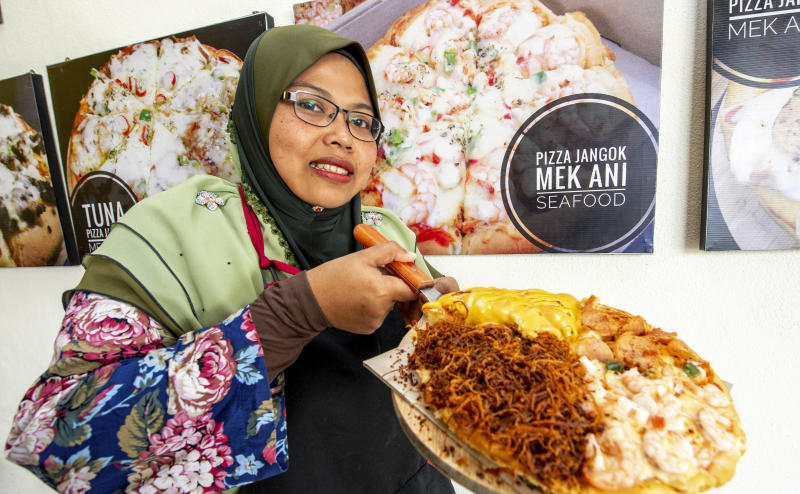 Keju meleleh pizza 'jangok' Mek Ani bikin tak keruan Selera mStar