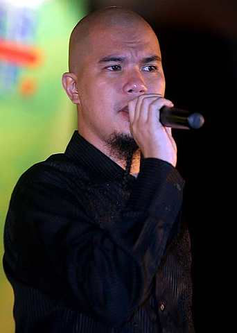 Ahmad Dhani turut membuat persembahan pada konsert tersebut