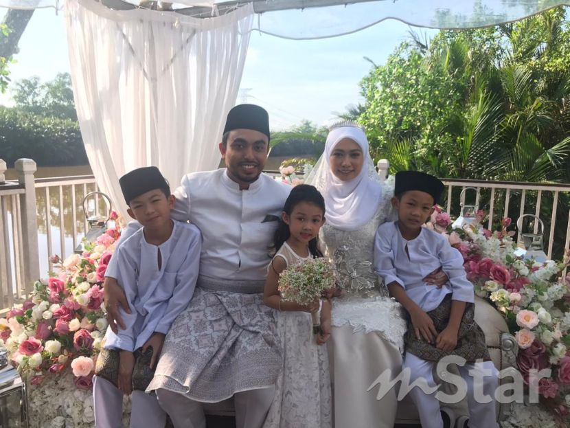 Issey Off Market Selamat Akhiri Zaman Duda Dengan Ibu Tunggal Anak Tiga Hiburan Mstar