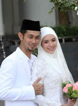 Diana dan Farid semasa hari pernikahan mereka pada 3 November lalu. 