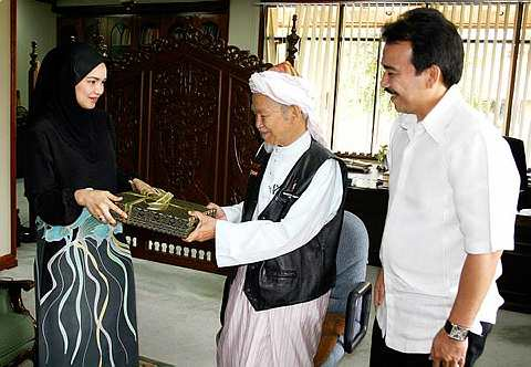 Siti bertemu Nik Aziz - Hiburan | mStar