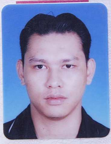 Pelatih Inspektor dari Pusat Latihan Polis Kuala Lumpur (Pulapol) Mohd Redzuan Ishak ,26, yang meninggal dunia akibat jangkitan virus Adenovirus di Hospital Kuala Lumpur di sini, awal pagi Khamis. Allahyarham merupakan mangsa kedua kes jangkitan Adenovirus dan jenazah Allahyarham dikebumikan di Tanah Perkuburan Kampung Sungai Buaya Rawang.-Foto BERNAMA. 