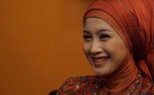 Desy Ratnasari Enggan Jawab Soal Perkahwinan - Hiburan | mStar