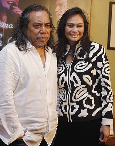  Khadijah Ibrahim dan Ramli Sarip akan bergadingan pada satu konsert yang akan diadakan pada 4 Disember 2009 di Johor.-Foto THE STAR Oleh R.K.SHYAMALA