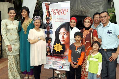 Artis dan pihak produksi yang terlibat menjayakan drama 'Persona Sukma' terbitan Bright Network Sdn. Bhd.