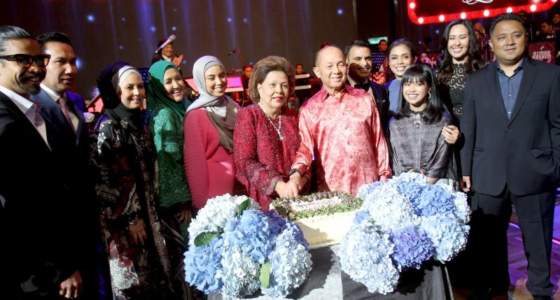 Cecah Usia 80 Tahun Tan Sri Azman Kongsi Rahsia Kekal Fit Mahu Beri Hadiah Birthday Untuk Diri Sendiri Figura Mstar