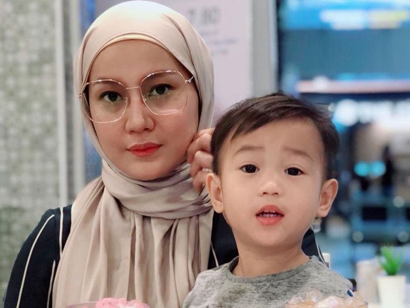 Jangan Cium Mulut Ni Bukan Budaya Kita Dan Ajaran Islam Yana Samsudin Bimbang Anak Cium Rakan Tadika Tanda Sayang Hiburan Mstar