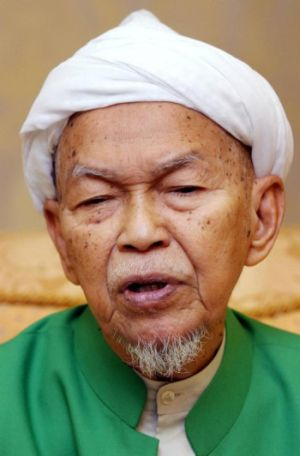 PAS Tiada Masalah Jika Parlimen Bubar Esok -Nik Aziz - Semasa | mStar