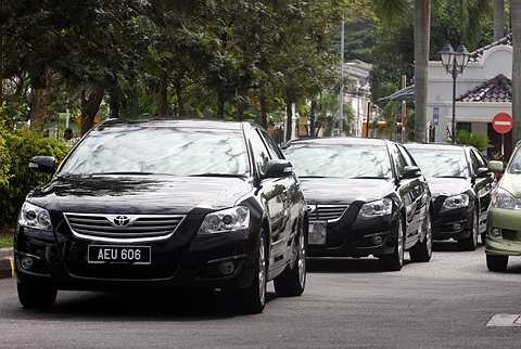 Kereta Toyota Camry 2.4 yang sebelum ini digunakan sebagai kenderaan rasmi exco pakatan pembangkang ketika menerajui pentadbiran kerajaan negeri akan dilelong oleh kerajaan negeri Perak.