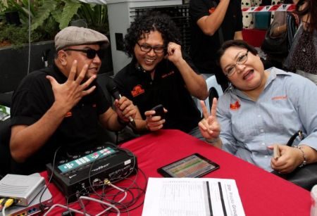 Barisan penyampai radio Suria FM, Bob Ringgo, Wan Ajaib dan Adibah Nor. Foto YAP CHEE HONG