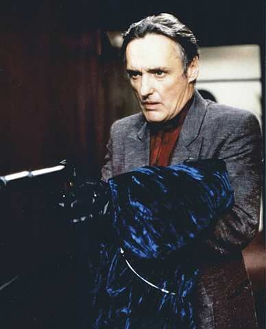 Aktor Dennis Hopper digambarkan dalam satu babak filem Blue Velvet (1986) ketika melakonkan karakter Frank Booth. - Foto REUTERS