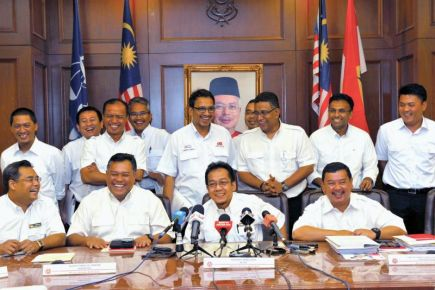 Barisan Exco Mahu Kj Terus Teraju Pemuda Umno Semasa Mstar