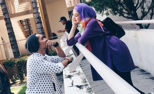 Gosip Cinta Tidak Ganggu Nazrief Nazri Emma Maembong Hiburan Mstar